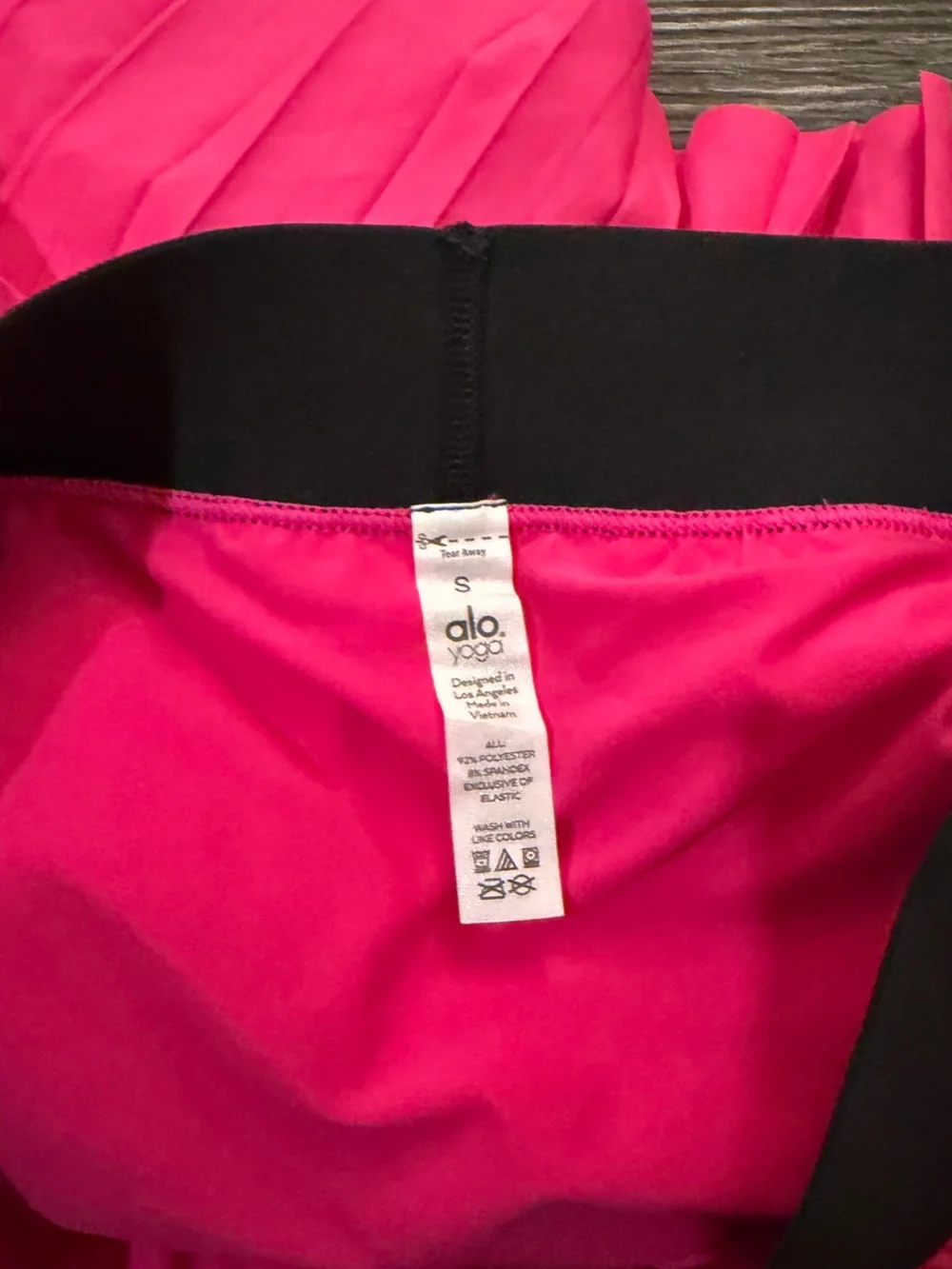 ALO Yoga Hot Pink Pleated Athletic Mini Skirt with Black Waistband